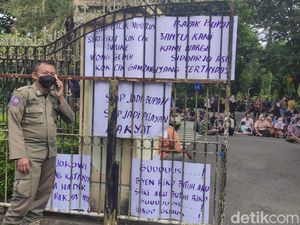 Warga Korban Lumpur Sidoarjo Geruduk Kantor Bupati Tuntut Sertifikat Tanah Warga Korban Lumpur Sidoarjo Geruduk Kantor Bupati Tuntut Sertifikat Tanah