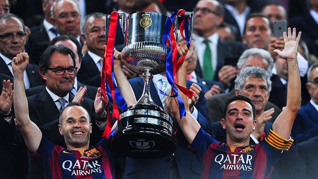 BARCELONA, SPAIN - OCTOBER 19:  Andres Iniesta of FC Barcelona (R) celebrates with his teammate Xavi Hernandez after scoring the opening goal during the UEFA Champions League Group H match between FC Barcelona and FC Viktoria Plzen at Camp Nou on October 19, 2011 in Barcelona, Spain.  (Photo by David Ramos/Getty Images)