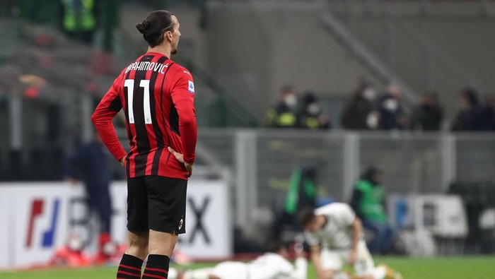 MILAN, ITALY - JANUARY 17: Zlatan Ibrahimovic of AC Milan looks dejection during the Serie A match between AC Milan and Spezia Calcio at Stadio Giuseppe Meazza on January 17, 2022 in Milan, Italy. (Photo by Marco Luzzani/Getty Images)