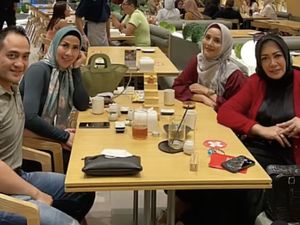 10 Potret Mesra Venna Melinda dan Ferry Irawan Saat Makan Bareng