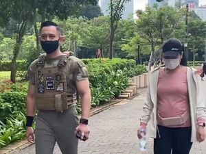 Momen Annisa Pohan Wawancara AHY Pakai Rompi Beban 10 Kg di GBK