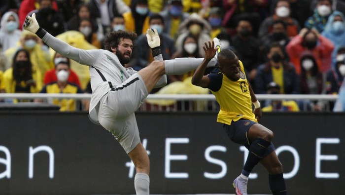 Brazils goalkeeper Alisson and Ecuadors Enner Valencia battle for the ball during a qualifying soccer match for the FIFA World Cup Qatar 2022 at Casa Blanca stadium in Quito, Ecuador, Thursday, Jan. 27, 2022. (Santiago Arcos/Pool via AP)