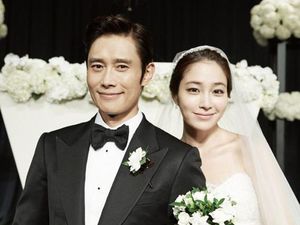 Bahagianya Lee Byung Hun dan Lee Min Jung Menanti Kelahiran Anak Kedua Bahagianya Lee Byung Hun dan Lee Min Jung Menanti Kelahiran Anak Kedua