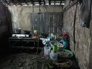 Perjuangan Pengurus Panti Asuhan yang Dindingnya Bolong Demi Anak Yatim Piatu