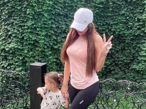Pose Aura Kasih Cari Papa Baru Jadi Sorotan Pose Aura Kasih Cari Papa Baru Jadi Sorotan