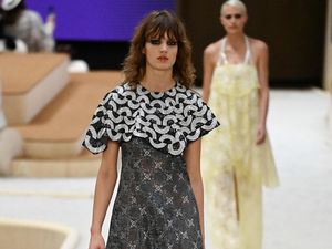 Foto 10 Koleksi Busana Chanel Haute Couture Spring 2022