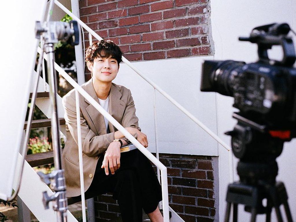 Choi Woo Shik dan Son Suk Ku Bakal Dipertemukan di Drama Thriller Choi Woo Shik dan Son Suk Ku Bakal Dipertemukan di Drama Thriller