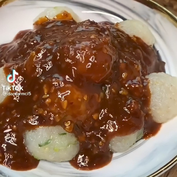 Cilok Berbahan Dasar Rice Paper ala Daniar MCI 5/Foto: TikTok.com/daniarmci5 Cilok Berbahan Dasar Rice Paper ala Daniar MCI 5