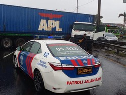 Ada Dump Truck Melintang di KM 48 Tol JORR, Lalin Macet dari Cikunir