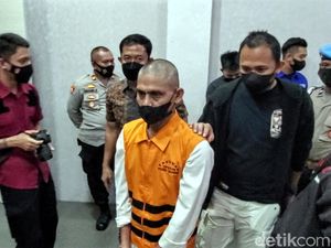 Tilap Dana Desa, Eks Kades Sukabumi Sulap Ambulans Jadi Mobil Pribadi Tilap Dana Desa, Eks Kades Sukabumi Sulap Ambulans Jadi Mobil Pribadi