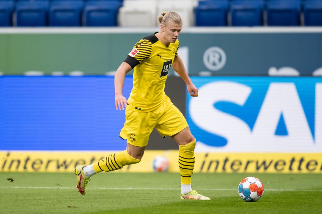SINSHEIM, GERMANY - JANUARY 22: Erling Haaland of Borussia Dortmund in action during the Bundesliga match between TSG Hoffenheim and Borussia Dortmund at PreZero-Arena on January 22, 2022 in Sinsheim, Germany. (Photo by Alexander Scheuber/Getty Images)