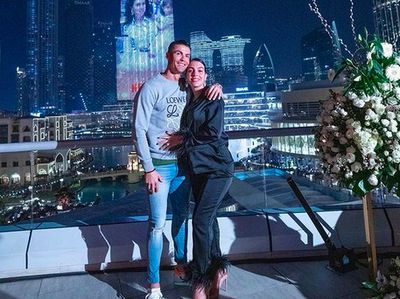 7 Potret Ultah Mewah Georgina Rodriguez di Dubai, Wajah Hiasi Burj Khalifa