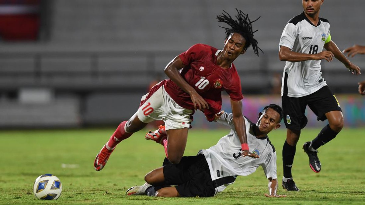 Debut Ronaldo Kwateh di timnas Indonesia saat lawan Timor Leste. (Foto: ANTARA FOTO/Nyoman Budhiana)
