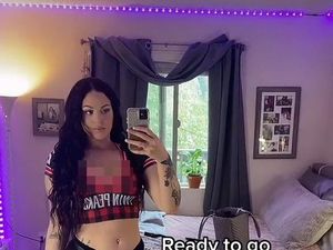 Wanita Dicap Tak Profesional Pakai Crop Top untuk Interview, Begini Endingnya Wanita Dicap Tak Profesional Pakai Crop Top untuk Interview, Begini Endingnya