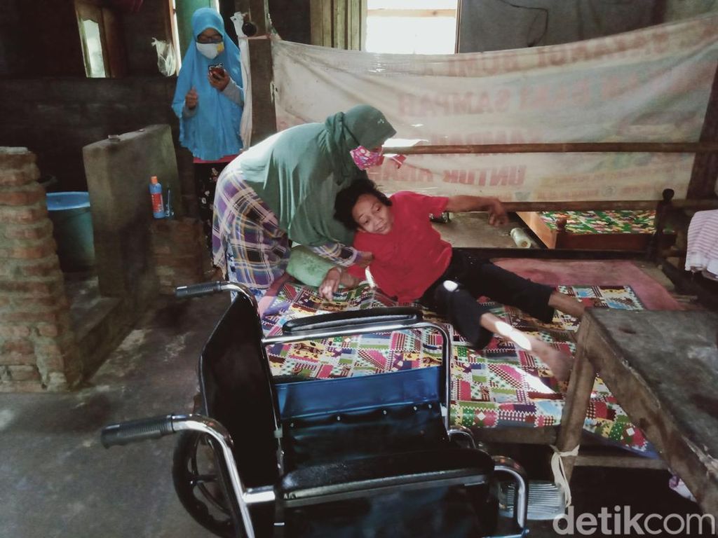 Pilu Kakak dan Adik di Klaten Lumpuh, Tinggal Serumah di Pojok Dusun