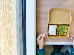 Kurangi Sampah Plastik, KAI Pakai Kemasan Makanan Ramah Lingkungan