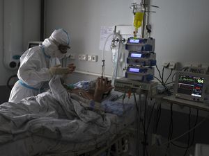 Kondisi Ruang ICU di RS Rusia Saat Kasus COVID-19 Tembus 88 Ribu