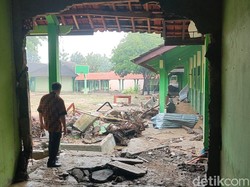 Banjir Terjang SMAN 1 Kemusu Boyolali, 6 Ruang Rusak-Pagar 50 Meter Ambruk