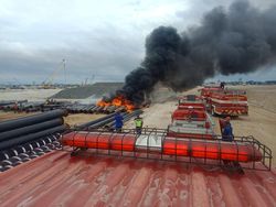 25 Batang Pipa Makassar New Port Terbakar