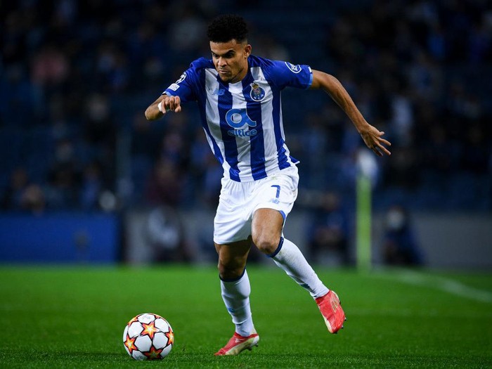 PORTO, PORTUGAL - DECEMBER 07: Luis Diaz of FC Porto in action during the UEFA Champions League group B match between FC Porto and Atletico Madrid at Estadio do Dragao on December 7, 2021 in Porto, Portugal. (Photo by Octavio Passos/Getty Images)