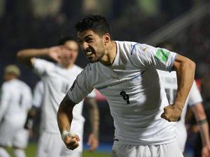 Selebrasi Luis Suarez Usai Bawa Uruguay Menang Atas Paraguay