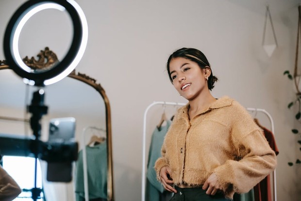 Menjadi Seleb TikTok/Pexels/Liza Summer Menjadi seleb tiktok