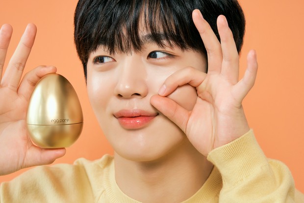 Model TONYMOLY Kim Yo Han/twitter.com/tonymoly_street Kim Yo Han terpilih sebagai brand ambassador TONYMOLY sejak tahun 2020