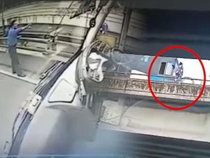 Aksi Dramatis Sopir TransJ Cegah Upaya Bunuh Diri Berbuah Manis Aksi Dramatis Sopir TransJ Cegah Upaya Bunuh Diri Berbuah Manis