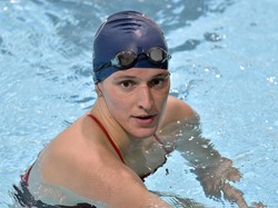 Perenang Putri Ini Setim Atlet Transgender, Risih Lihat Bagian Tubuhnya