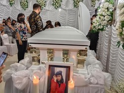 Bupati Minut Sambangi Rumah Duka Mahasiswi yang Meninggal Misterius di Kanada