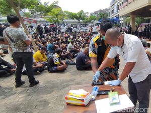Anggota GMBI Asal Jateng yang Ikut Demo Ricuh di Polda Jabar Dipulangkan Anggota GMBI Asal Jateng yang Ikut Demo Ricuh di Polda Jabar Dipulangkan