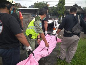 Mayat Pria Tua Ditemukan di Taman Kalianyar Solo Mayat Pria Tua Ditemukan di Taman Kalianyar Solo