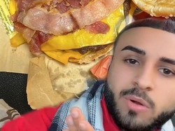 Pria Muslim Ini Kaget, Tak Sengaja Makan Burger Isi Bacon Babi