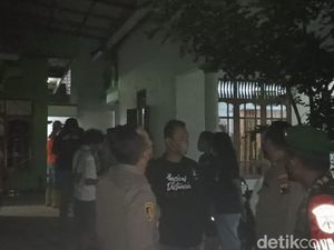 Dikerumuni Warga, Rumah Lokasi Ledakan di Grobogan Dijaga Aparat Dikerumuni Warga, Rumah Lokasi Ledakan di Grobogan Dijaga Aparat