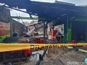 8 Ruko di Condet Jaktim Terbakar, Diduga Api Dipicu Gas Bocor