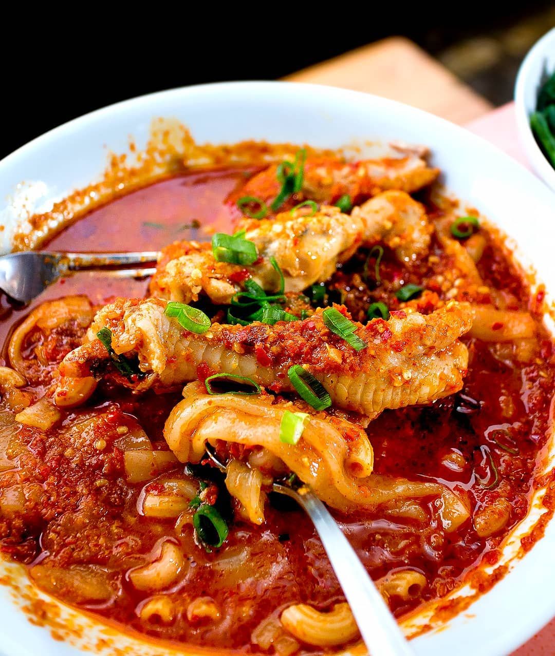 Seblak Jeletot si Merah yang Menggiurkan/Foto: Instagram/@synthiatjipto