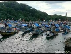 Angin Kencang Landa Pantai Selatan, Nelayan Garut Enggan Melaut