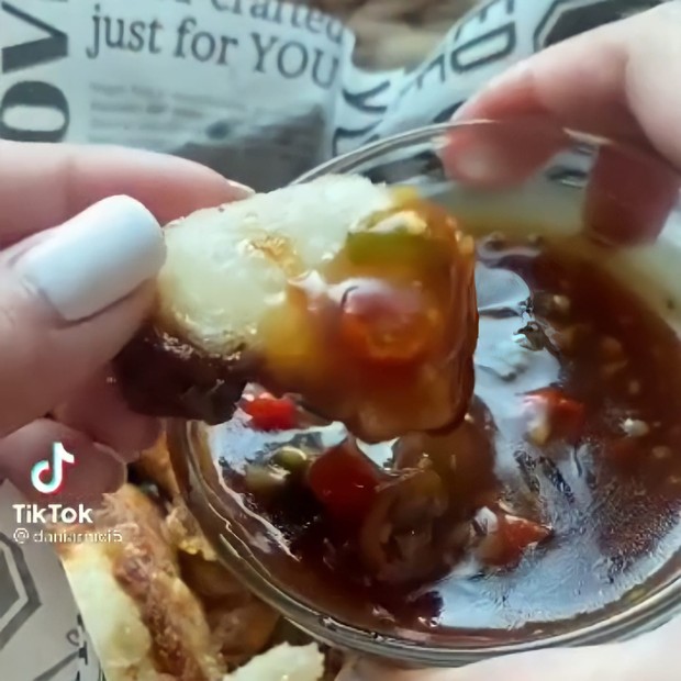Tahu Kriuk Berbahan Dasar Rice Paper ala Daniar MCI 5/Foto: TikTok.com/daniarmci5 Tahu Kriuk Berbahan Dasar Rice Paper ala Daniar MCI 5