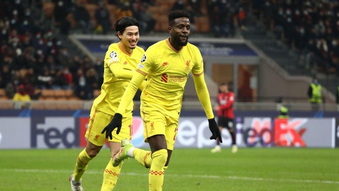 MILAN, ITALY - DECEMBER 07: Divock Origi (C) of Liverpool celebrates after scoring their sides second goal with his team-mate Takumi Minamino (L) during the UEFA Champions League group B match between AC Milan and Liverpool FC at Giuseppe Meazza Stadium on December 07, 2021 in Milan, Italy. (Photo by Marco Luzzani/Getty Images)