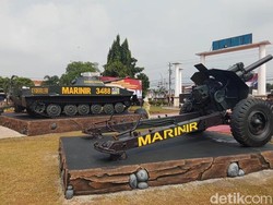 Ada Tank dan Meriam di Alun-alun Batang, Ada Apa Nih?