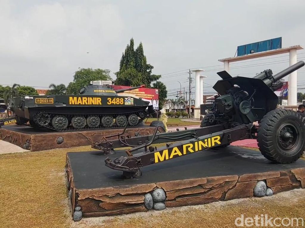 Ada Tank dan Meriam di Alun-alun Batang, Ada Apa Nih? Ada Tank dan Meriam di Alun-alun Batang, Ada Apa Nih?