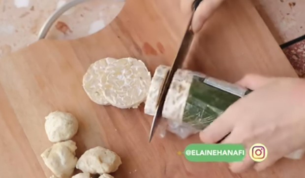 Tempe sebagai Protein Nabati yang Baik dalam Seblak Jeletot Rendah Kalori ala Elaine Hanafi/YouTube.com/Elaine Hanafi Tempe sebagai Protein Nabati yang Baik dalam Seblak Jeletot Rendah Kalori ala Elaine Hanafi