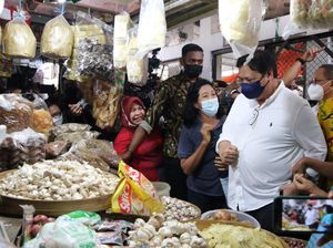 Datangi Pasar di Lampung, Airlangga Cek Ketersediaan Bahan Pangan