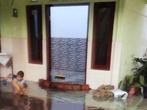 Banjir Terjang 3 Kecamatan di Jember, Sejumlah Tembok Rumah Roboh