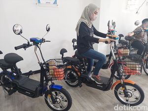 Penjualan Sepeda Listrik Meningkat, Jarvis Akan Bangun 300 SPKLU di Surabaya Penjualan Sepeda Listrik Meningkat, Jarvis Akan Bangun 300 SPKLU di Surabaya