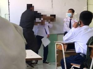 Guru yang Pukul Siswa SMP di Surabaya Jadi Tersangka Guru yang Pukul Siswa SMP di Surabaya Jadi Tersangka