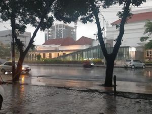 Potensi Gerimis di Surabaya Raya Diperkirakan Terjadi Saat Weekend Potensi Gerimis di Surabaya Raya Diperkirakan Terjadi Saat Weekend