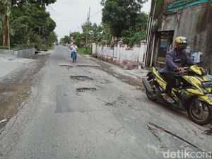 Jalan Rusak di Klaten Dianggarkan Rp 109 Miliar, Begini Kondisinya Jalan Rusak di Klaten Dianggarkan Rp 109 Miliar, Begini Kondisinya