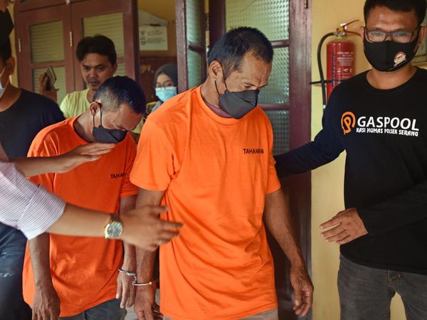 Tersangka Ini Diringkus Polisi Usai Colong Rel Kereta Sepanjang 7 Meter