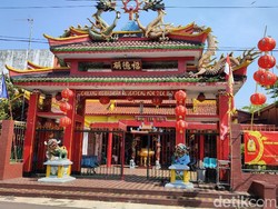 Sambut Imlek, Kelenteng Hok Tek Bio Bersolek